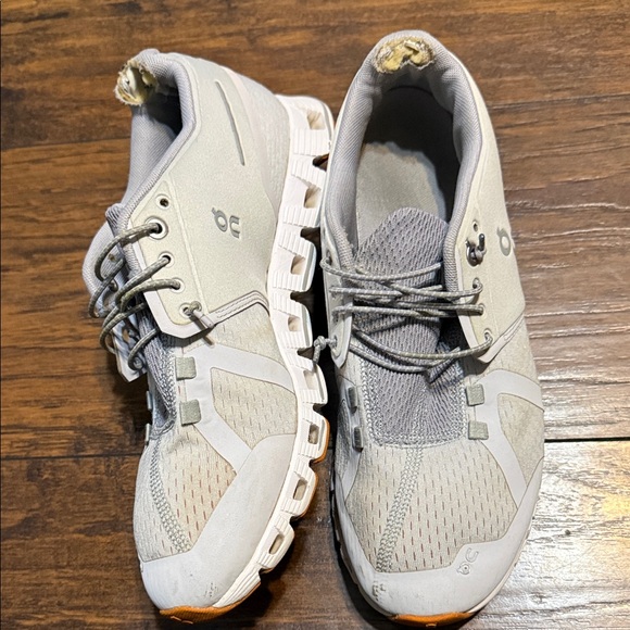 On Running Women's Light Gray and White Athletic Shoes - Picture 1 of 9